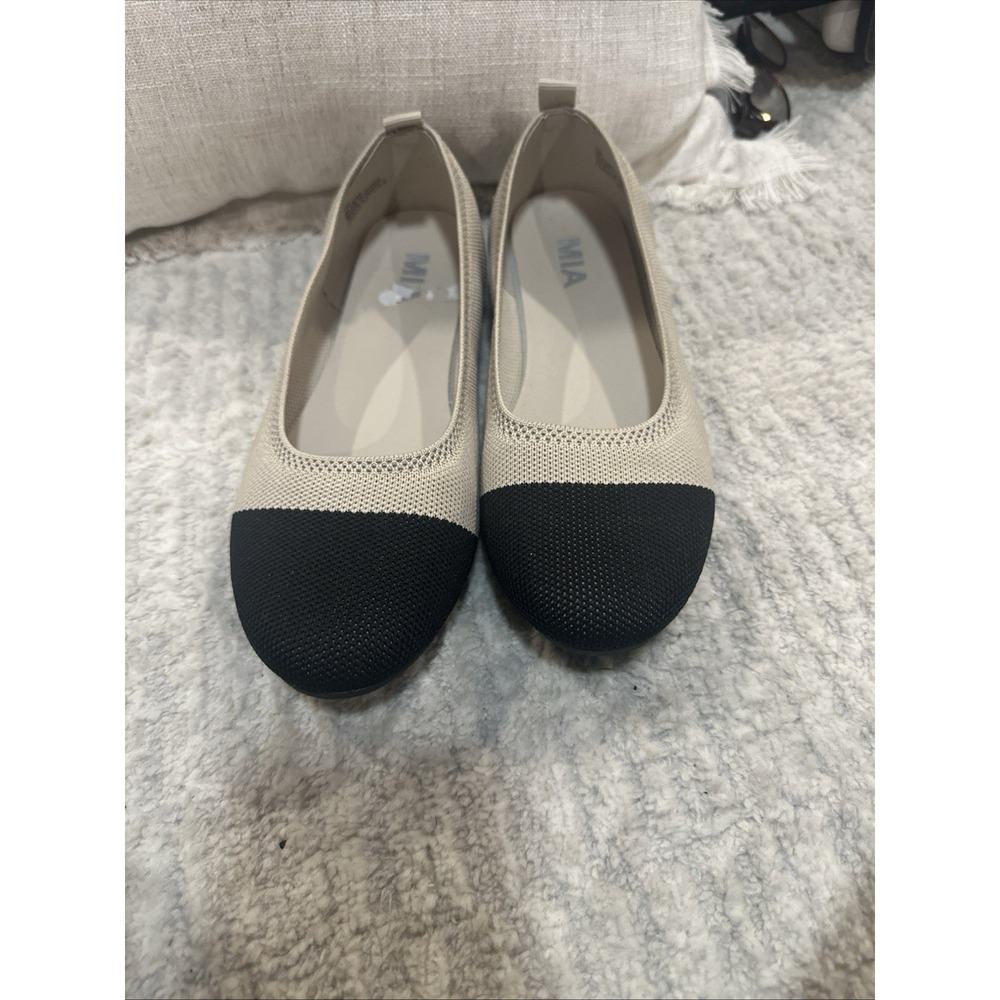 Mia Women's Alyssa FlatsTan Black Round Toe Ballet Flat Shoes Sz 7 Quiet Luxury